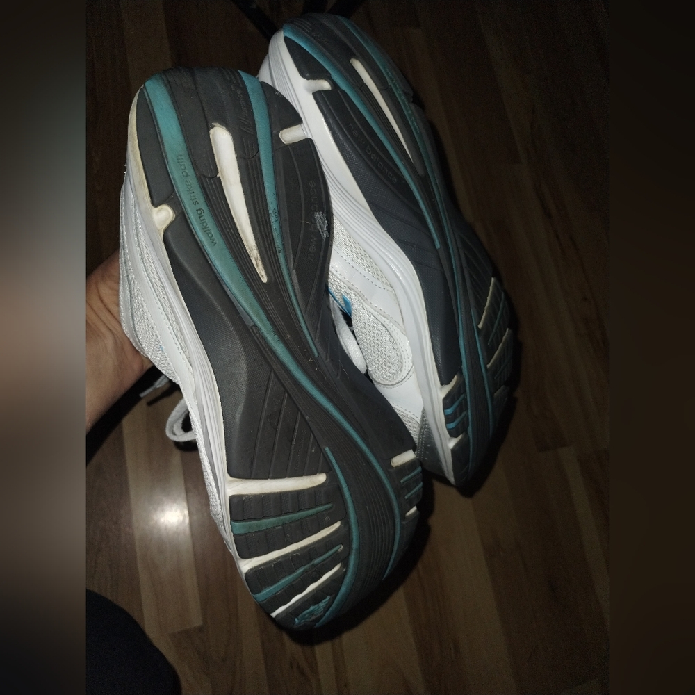 New Balance Women's Sneakers in White and Sky Blue - Picture 7 of 8